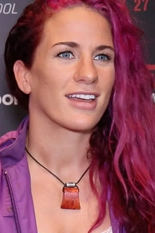 Gina Mazany interpretando a Self