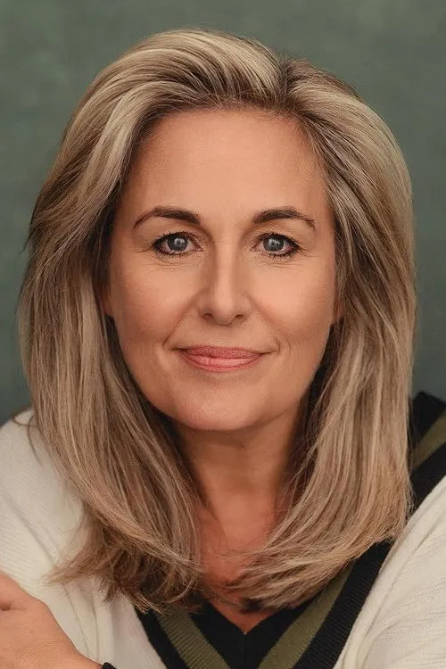 Lucy Ainsworth-Taylor ha trabajado con Gina Murray en 1 ocasiones