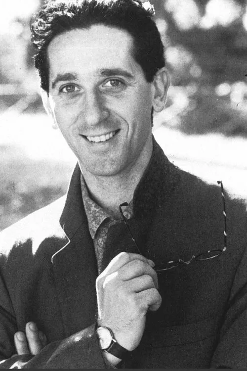 Gino Clemente interpretando a Roberto