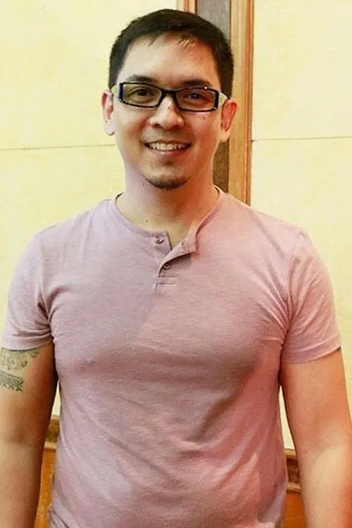 Gio Alvarez interpretando a Melody