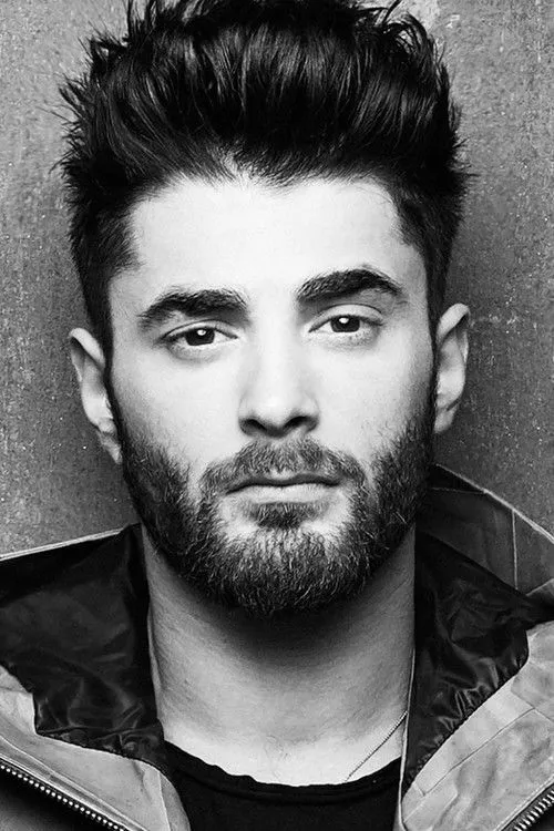 Gio Sada interpretando a Rocky