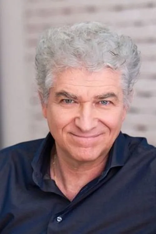 Gioele Dix interpretando a Bernardo Braschi Lentini