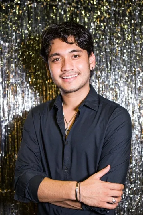 Giorgino Abraham interpretando a Yusuf