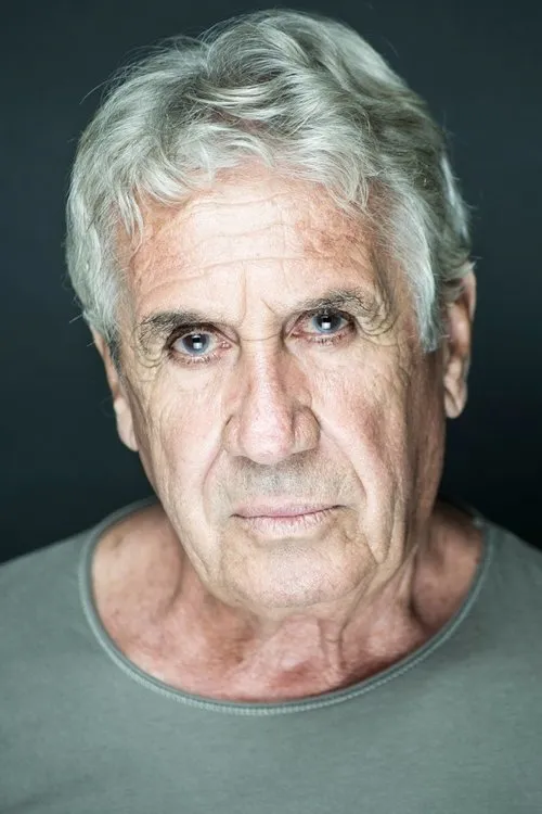 Giorgio Biavati interpretando a Salustro