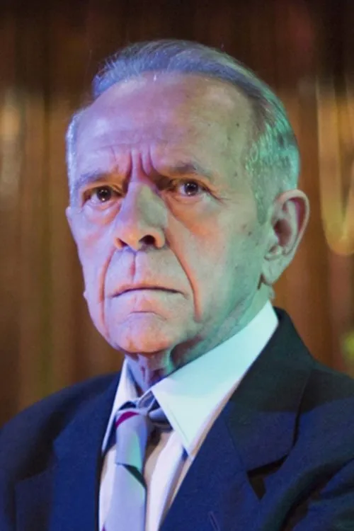 Giorgos Armenis interpretando a