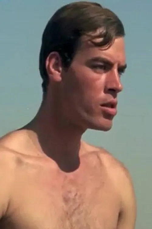 Γιώργος Κουτούζης interpretando a Sgt. Baskos