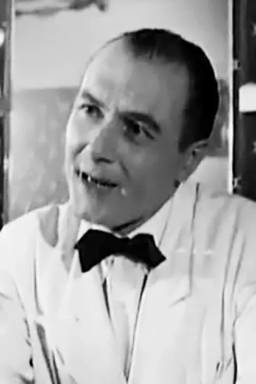 Giorgos Rois interpretando a 