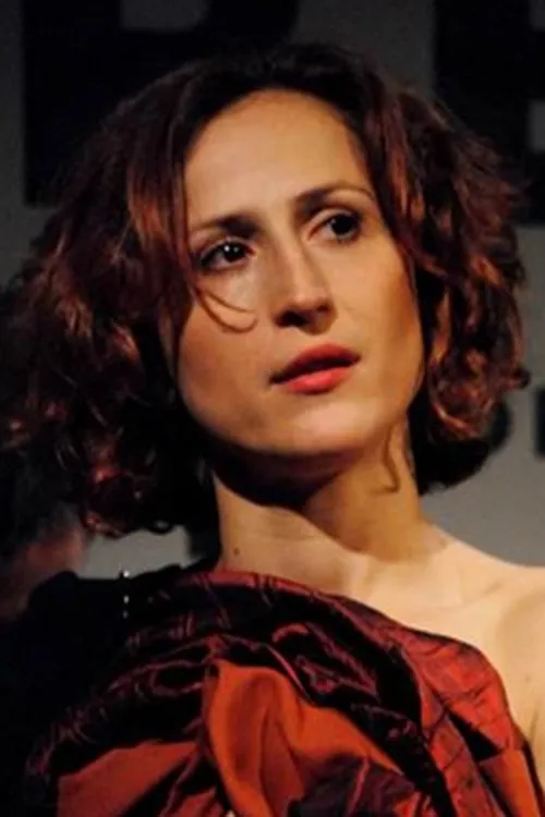 Giouli Tsagaraki interpretando a Mimosa