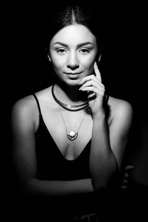 Giovanna Melo interpretando a The Aunts