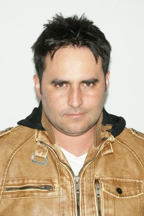 Giovanni Almonacid — personaje: Efrain