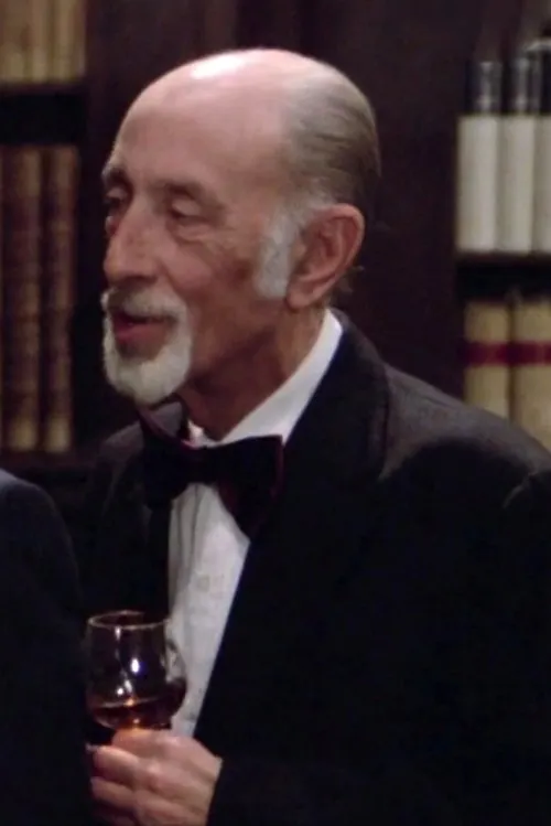 Giovanni Morosi interpretando a Servant (uncredited)