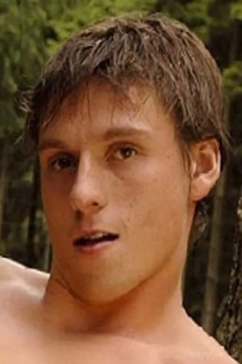 Giovany Vito interpretando a 