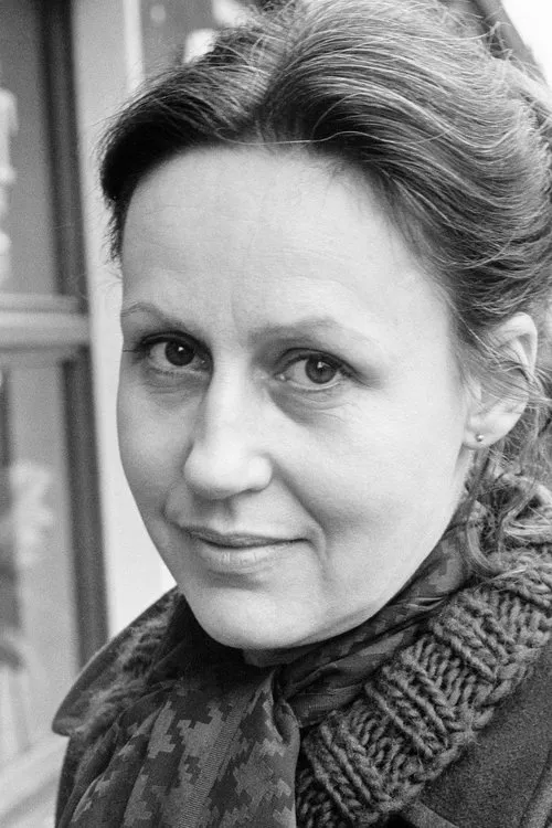 Gisela Stein interpretando a Lola Braun