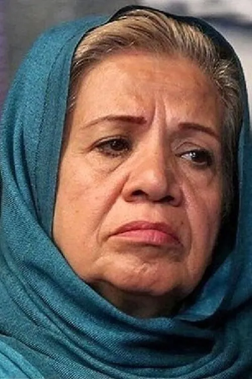 Giti Moeeni interpretando a 