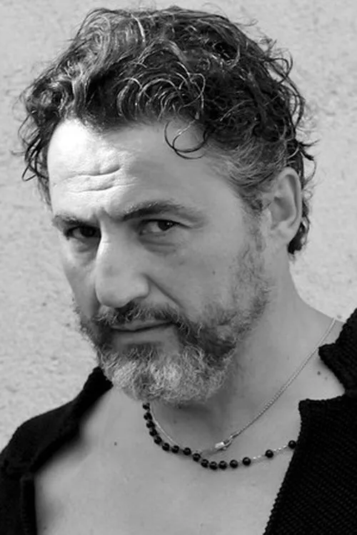 Giuliano Oppes interpretando a 