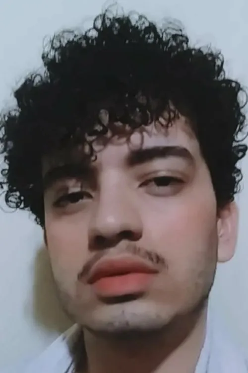 Giuliano Sousa interpretando a Giuliano Sousa