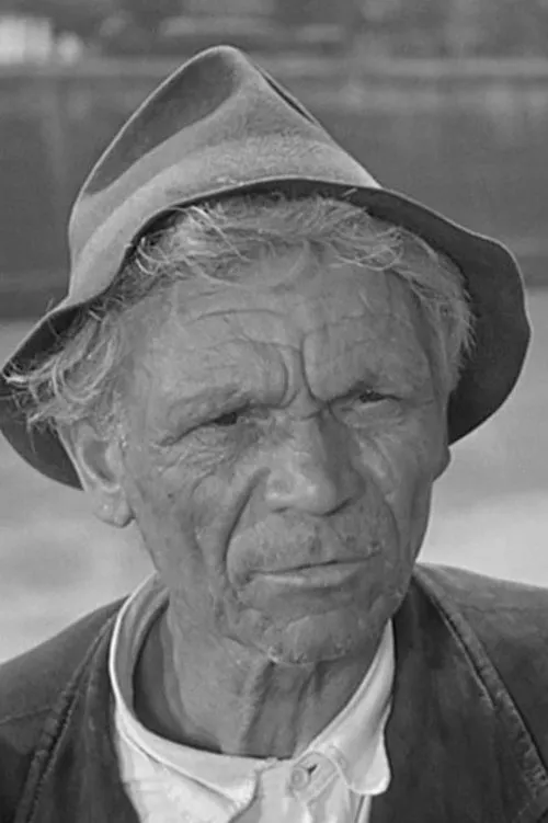 Giulio Chiari interpretando a The Beggar