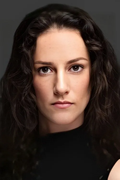 Gizem Erdem interpretando a D