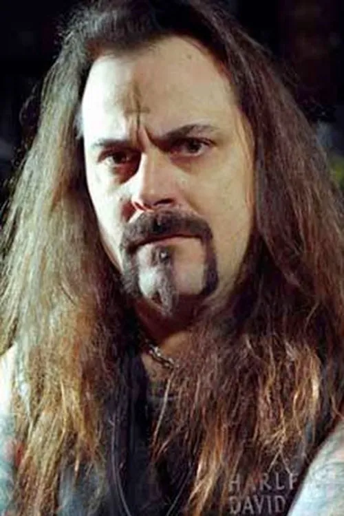 Glen Benton interpretando a Himself