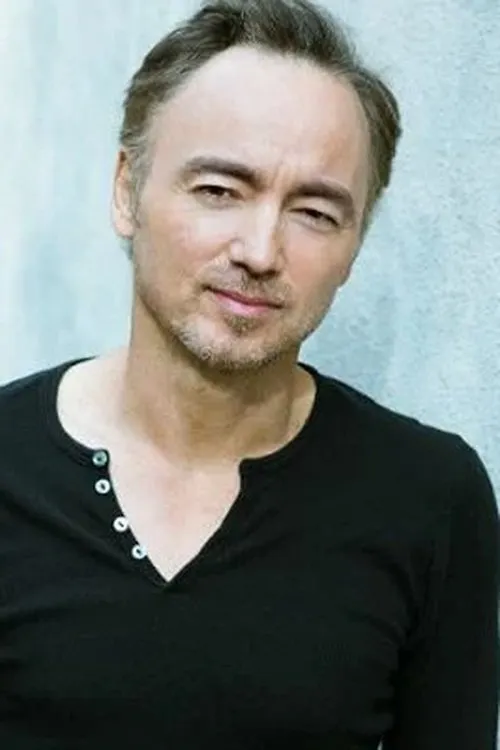 Glen Eaton interpretando a Samnaug