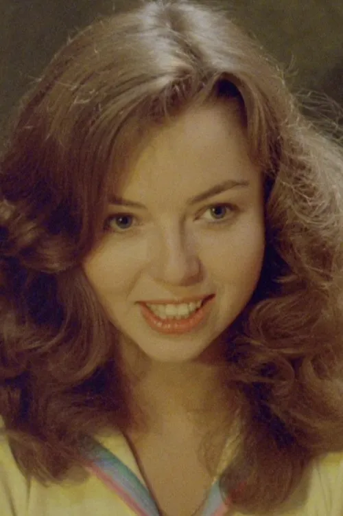 Glory Annen interpretando a Felicity Robinson