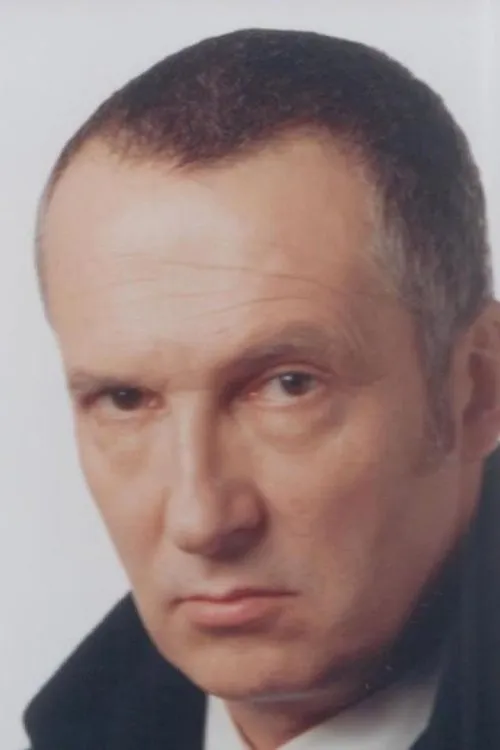 Glyn Grain interpretando a tree with beard