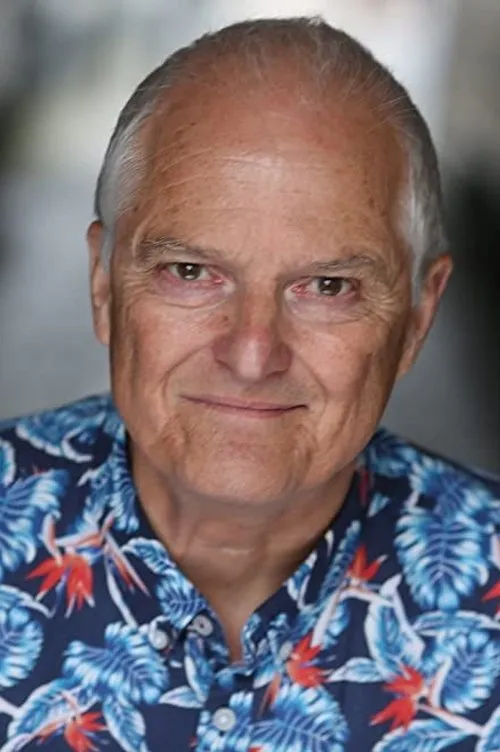 Glynn Sweet interpretando a Hans Peters