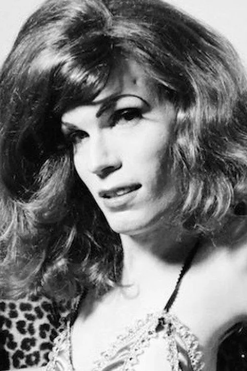 Carl Crew ha trabajado con Goddess Bunny en 2 ocasiones