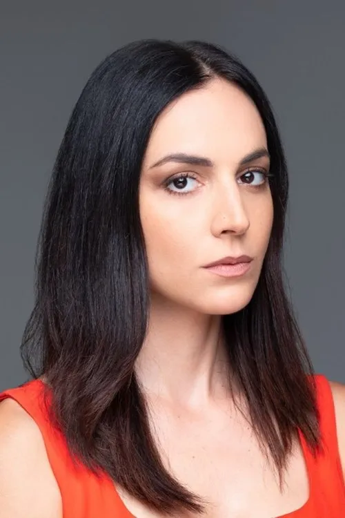 Gogo Kartsana interpretando a Cynthia