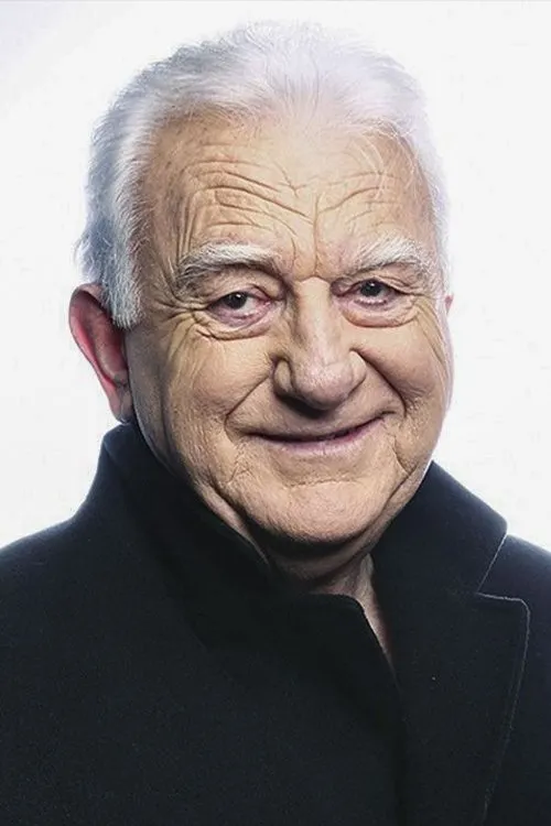 Gökhan Mete interpretando a 