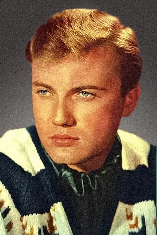 Göksel Arsoy interpretando a Kenan