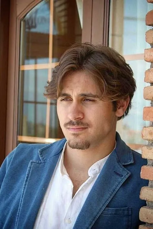 Gonzalo Cortés interpretando a Amigo de Rebeca