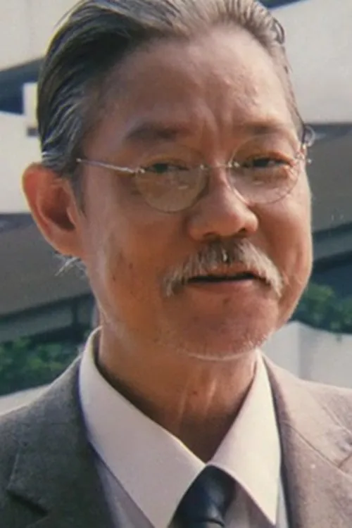 Goo Chang interpretando a Master Wah Lung