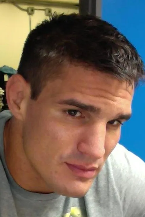 Goran Reljic interpretando a Self