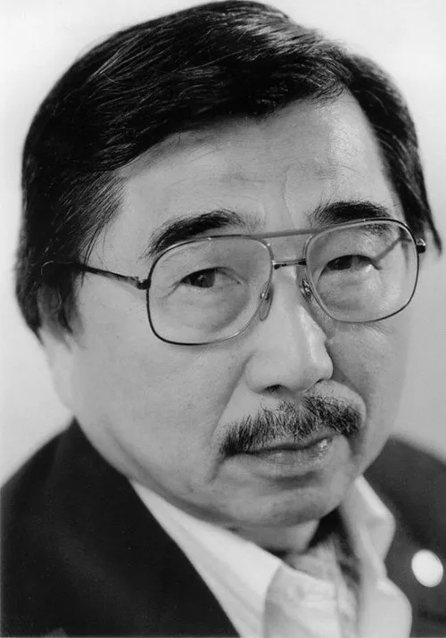 Gordon Hirabayashi interpretando a Self
