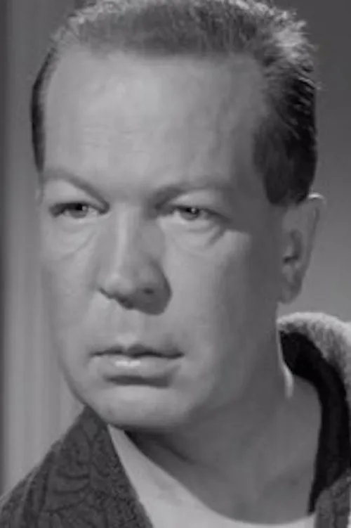 Gordon Tanner interpretando a Hastrow