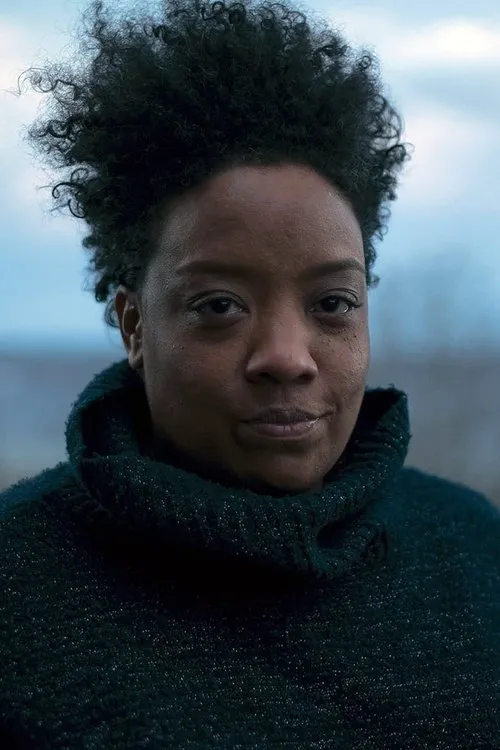 Grace Passô interpretando a Glória