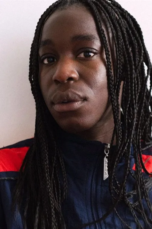 Grace Seri interpretando a Marianne