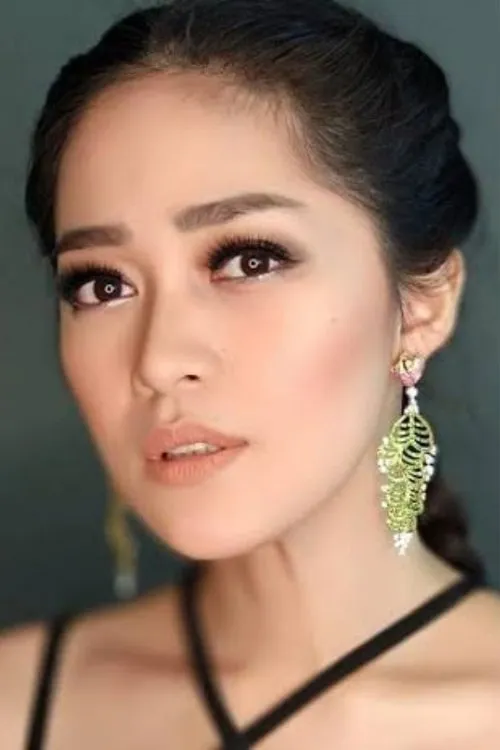 Gracia Indri interpretando a 