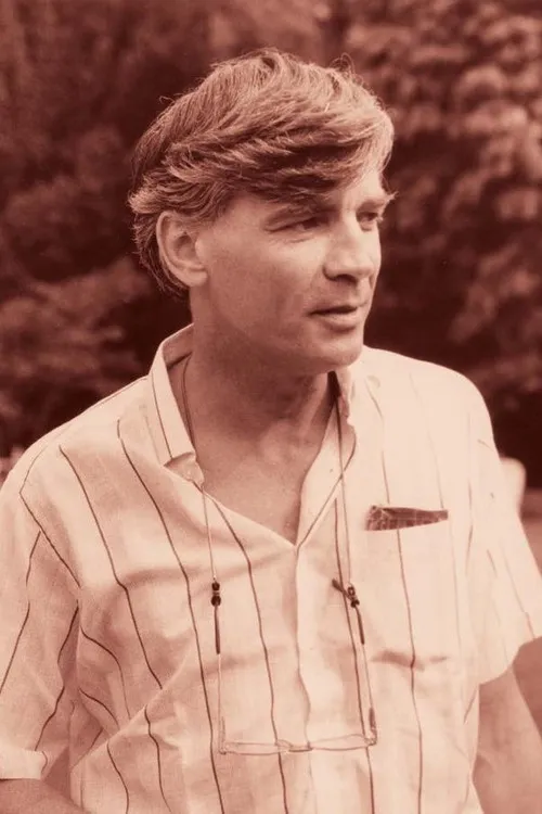 Graham Williams interpretando a 