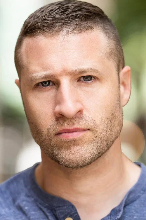 Graham Wolfe interpretando a Deputy Nixler