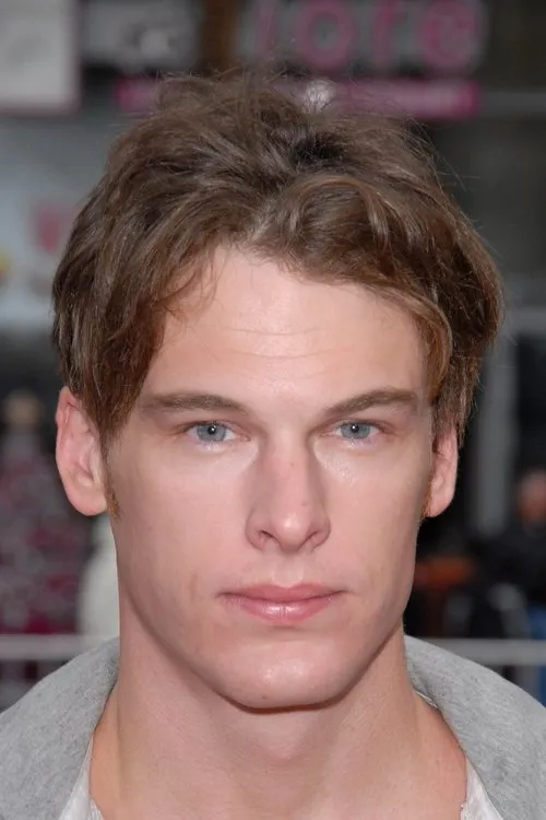 Grant Harvey interpretando a