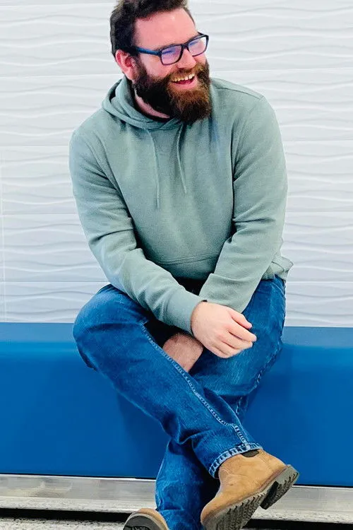 Dayna Cornwall ha trabajado con Grant Jonsson en 1 ocasiones