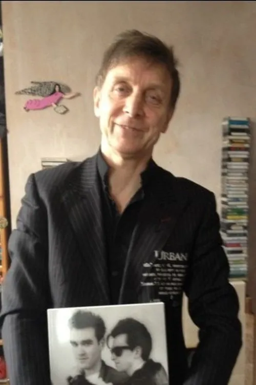 Grant Showbiz interpretando a Himself