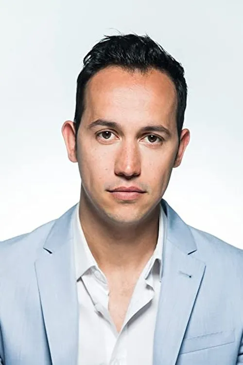 Grayson James Matthews interpretando a Michael