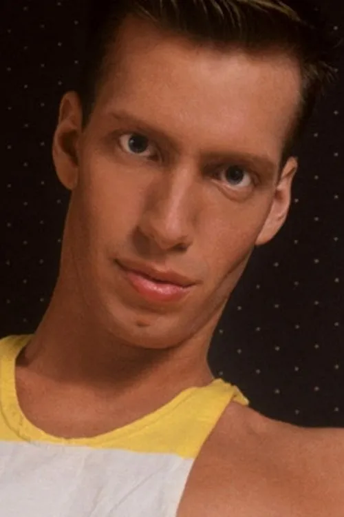 Greg Conrad interpretando a