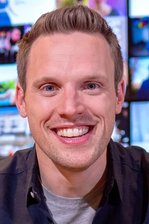 Greg Foot — personaje: Self - Presenter