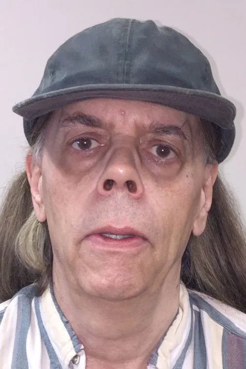 Greg Ford interpretando a Himself