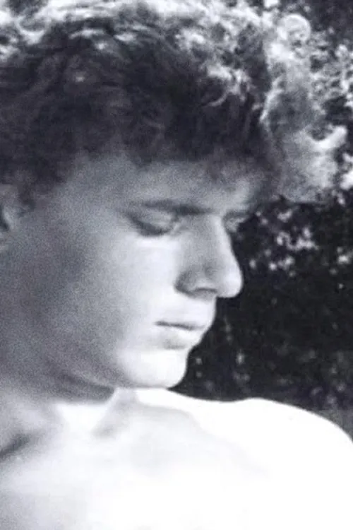 Greg Samuels interpretando a