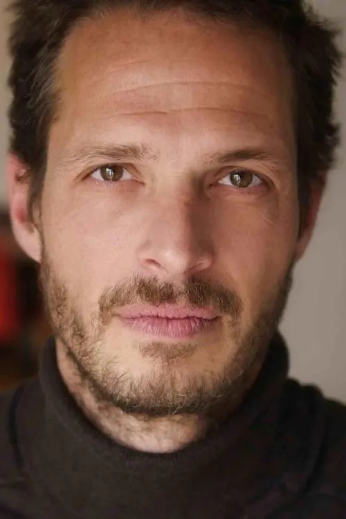 Adrien Laligue ha trabajado con Gregory Barco en 1 ocasiones